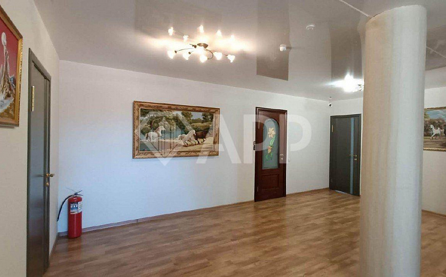 Помещения  700м2  с парковкой в центре фото