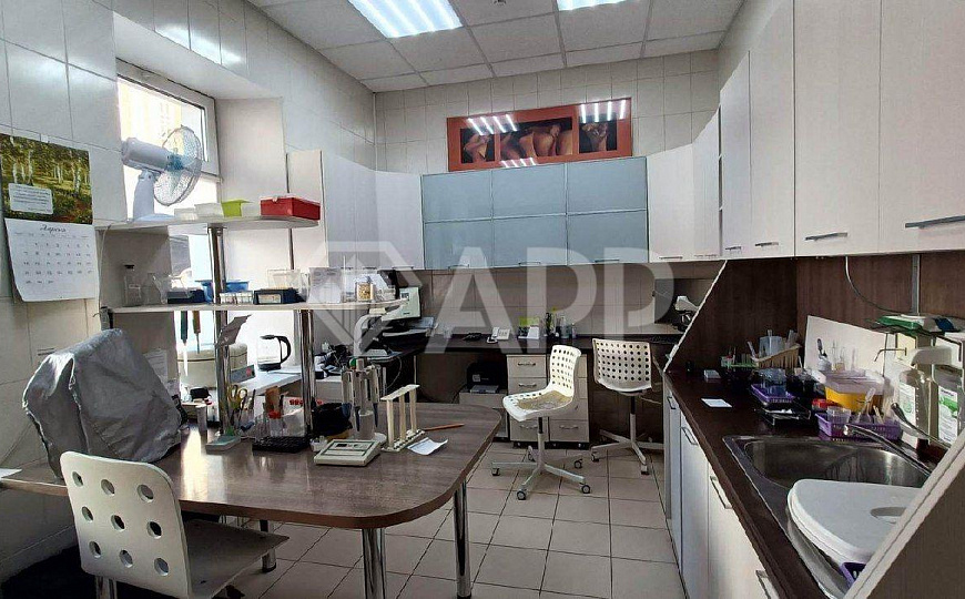 Помещения  700м2  с парковкой в центре фото