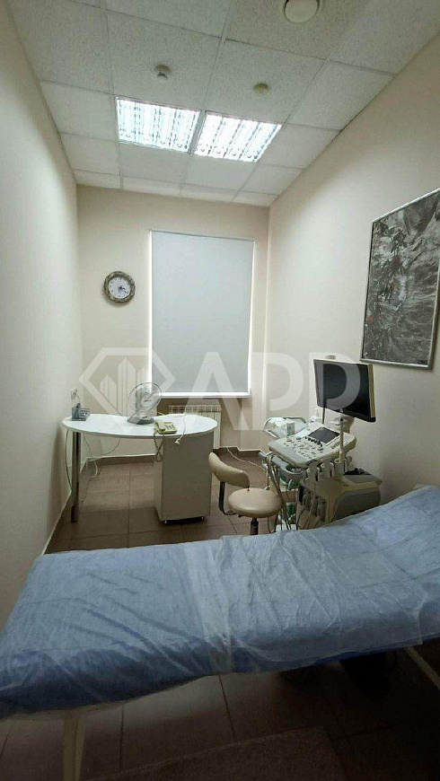 Помещения  700м2  с парковкой в центре фото