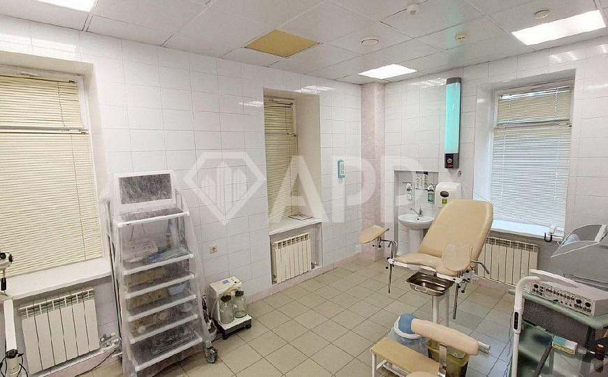 Помещения  700м2  с парковкой в центре фото