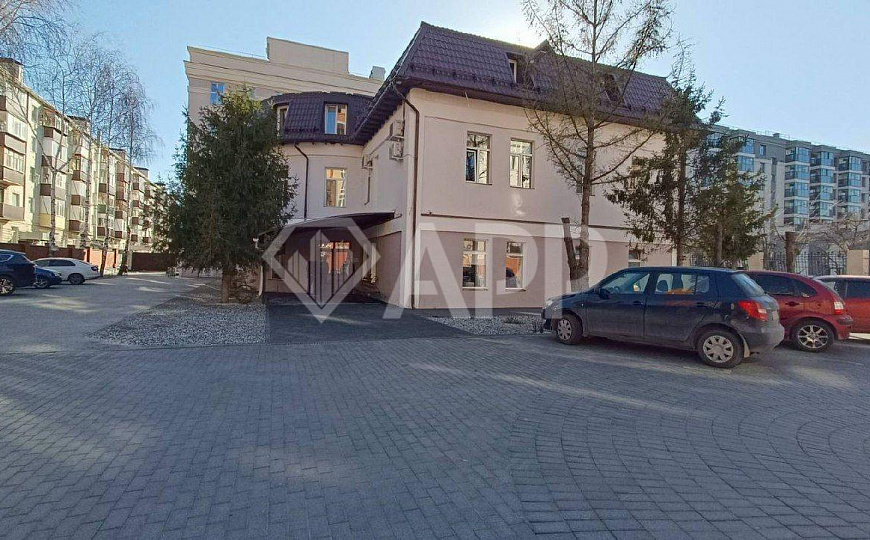 Помещения  700м2  с парковкой в центре фото