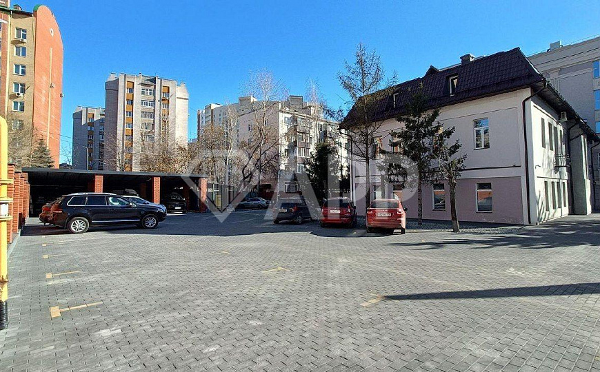 Помещения  700м2  с парковкой в центре фото