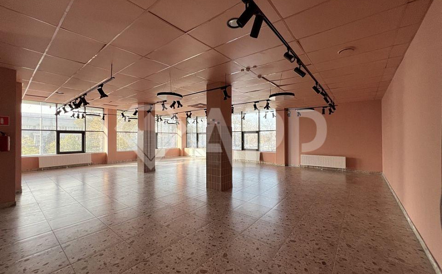 Сдаю отдельно стоящее здание с ремонтом, 400 м² фото