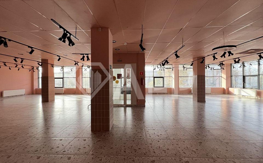 Сдаю отдельно стоящее здание с ремонтом, 400 м² фото