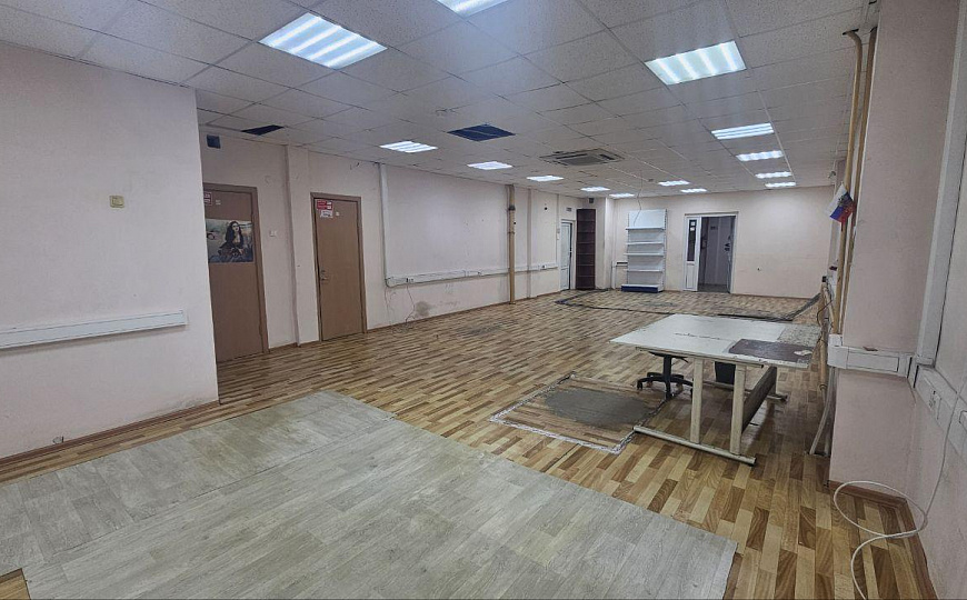 Сдам торговое помещение, 70-100 м² фото