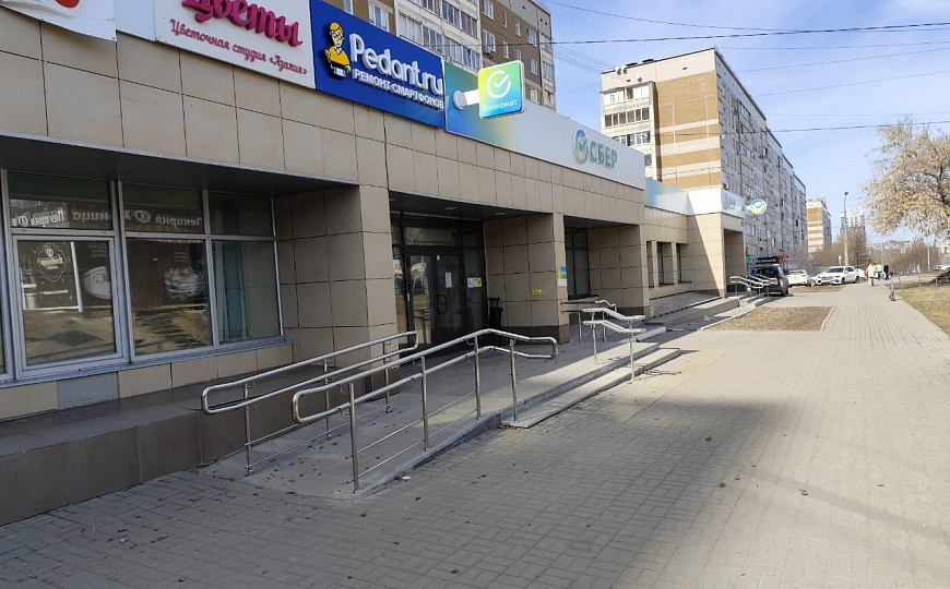 Аренда торговых площадей в центре Ижевска 1 линия от 15 м² фото