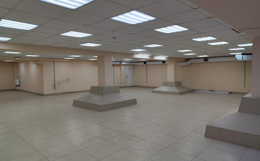 Аренда торговых площадей в центре Ижевска 1 линия от 15 м² фото
