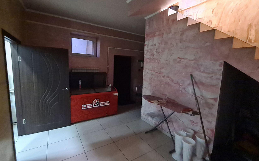 Цоколь 250 м2 на первой линии под караоке, бильярд, доставку еды фото