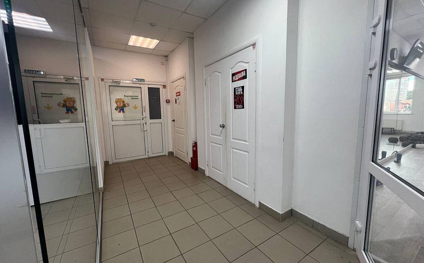 Торговые/офисные помещения, 600-1200 м²  в Торговом центре. фото