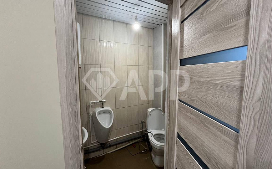 Помещение в центре на первой линии 140 м² фото