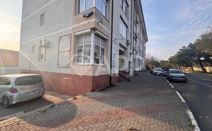 Сдаю торговое помещение, 99 м² фото