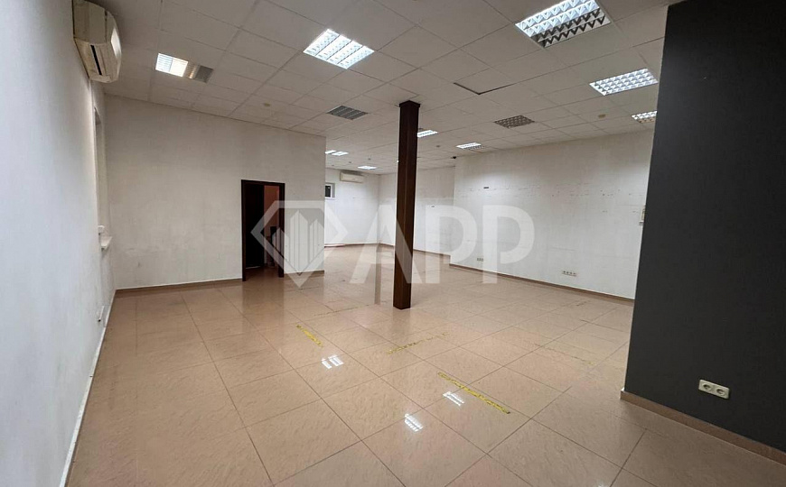 Сдаю торговое помещение, 99 м² фото