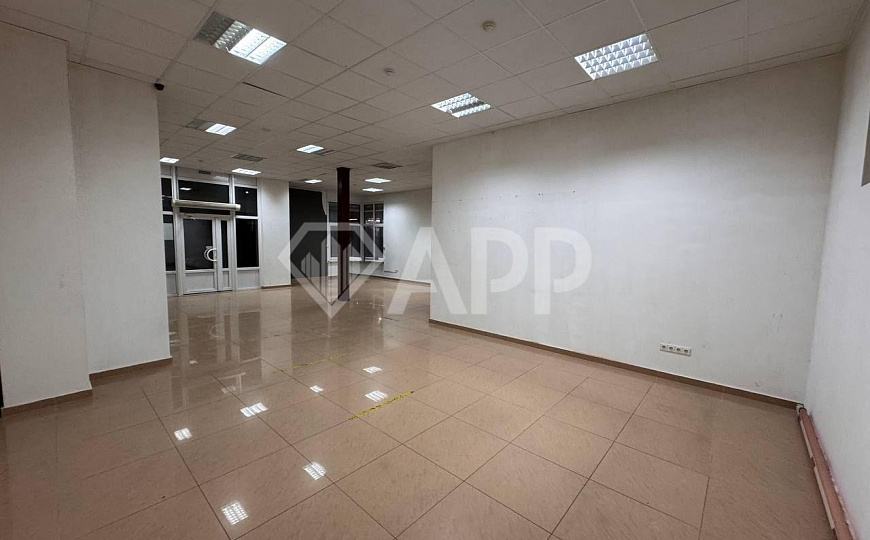 Сдаю торговое помещение, 99 м² фото