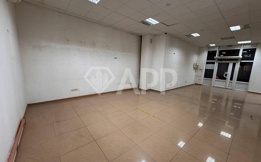 Сдаю торговое помещение, 99 м² фото