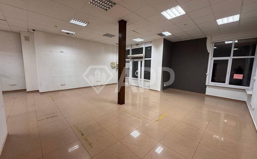 Сдаю торговое помещение, 99 м² фото