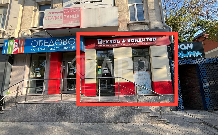 Фасадное помещение / трафик пешеходный / автомобильный/парковка/ остановки фото
