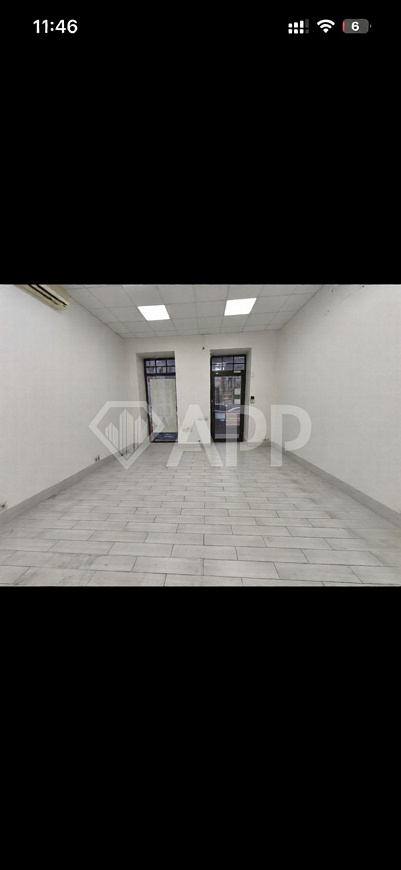 Фасадное помещение / трафик пешеходный / автомобильный/парковка/ остановки фото