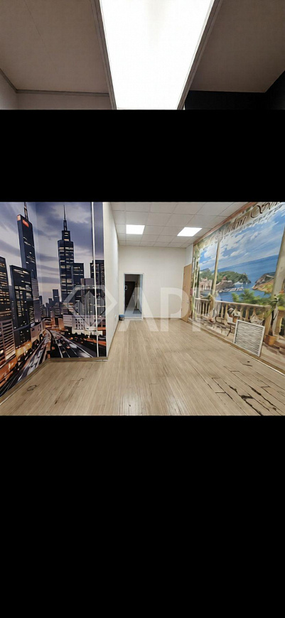 Фасадное помещение / трафик пешеходный / автомобильный/парковка/ остановки фото