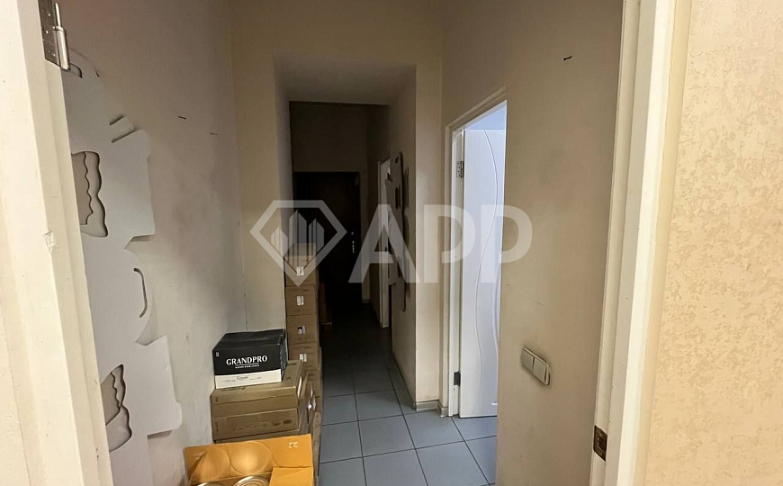 Фасадное помещение / трафик пешеходный / автомобильный/парковка/ остановки фото