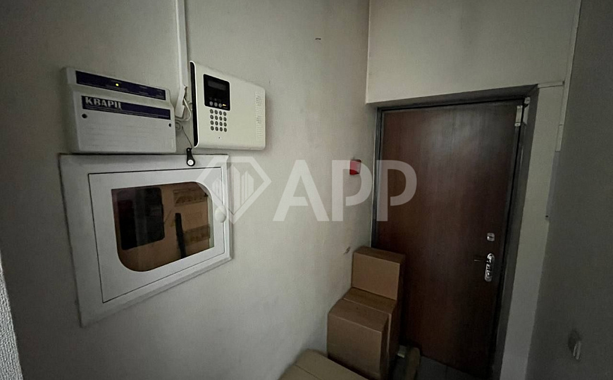 Фасадное помещение / трафик пешеходный / автомобильный/парковка/ остановки фото