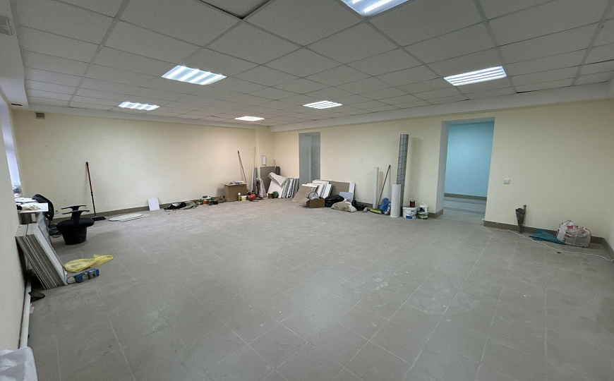 Сдаю 77 м² на первой линии. Высокий трафик! фото