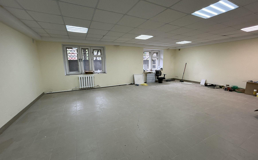 Сдаю 77 м² на первой линии. Высокий трафик! фото