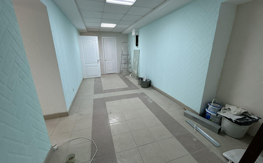 Сдаю 77 м² на первой линии. Высокий трафик! фото