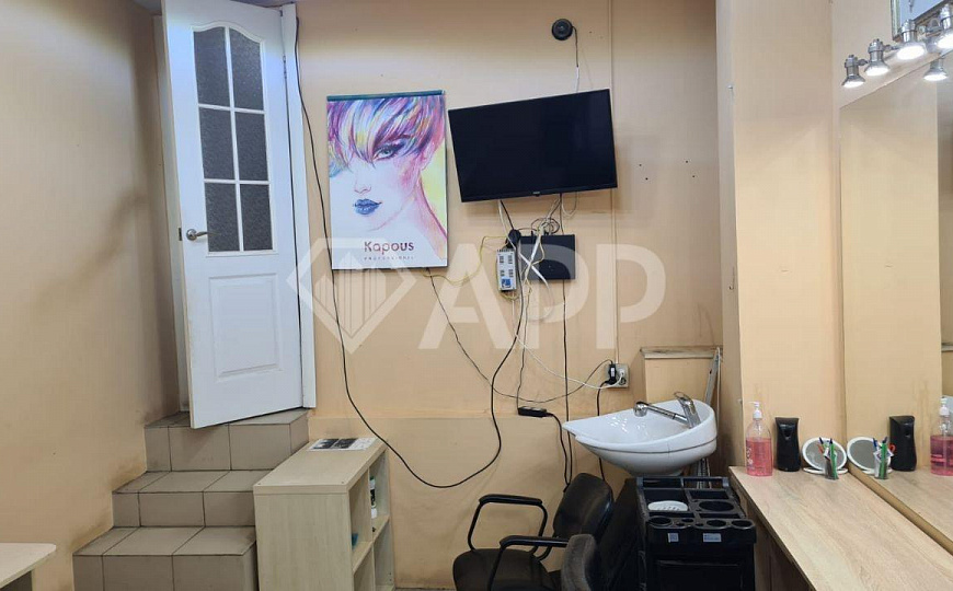 Продажа помещения на  первой  линии Адоратского фото