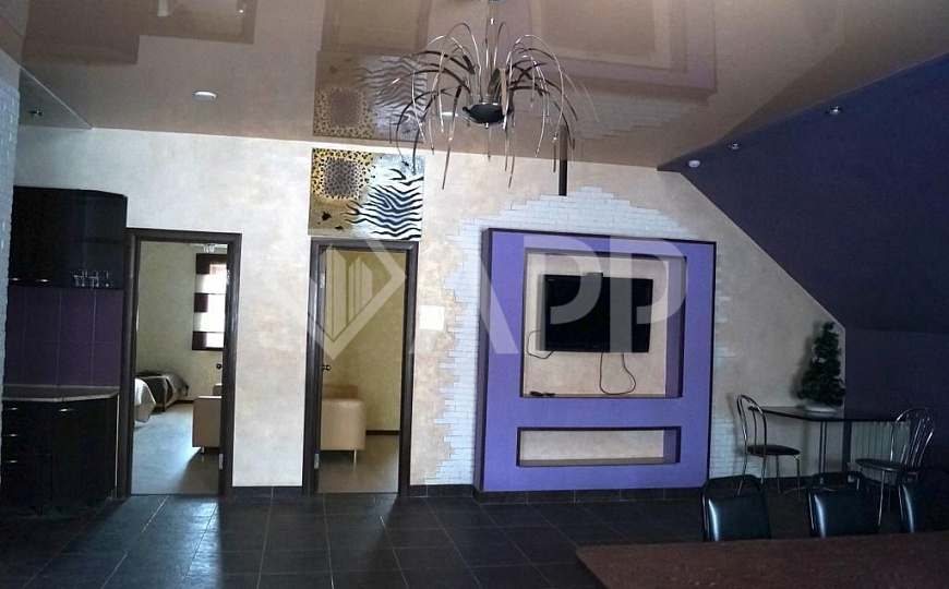 Здания  1200 кв.м. на участоке 40 соток фото