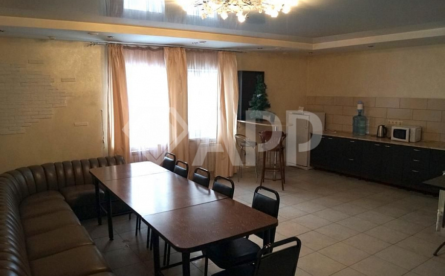 Здания  1200 кв.м. на участоке 40 соток фото