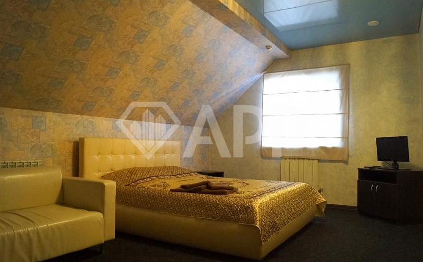 Здания  1200 кв.м. на участоке 40 соток фото