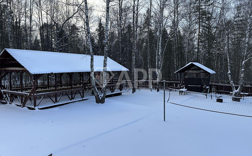 Здания  1200 кв.м. на участоке 40 соток фото