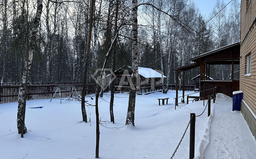 Здания  1200 кв.м. на участоке 40 соток фото