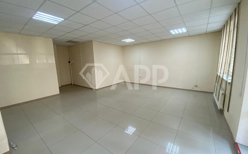 Сдаю 1 этаж с ремонтом, 93 м² фото