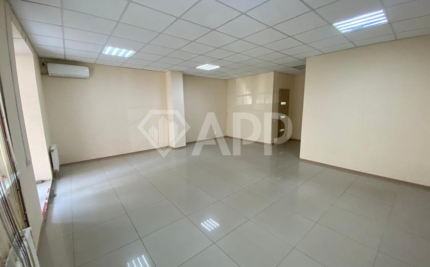 Сдаю 1 этаж с ремонтом, 93 м² фото