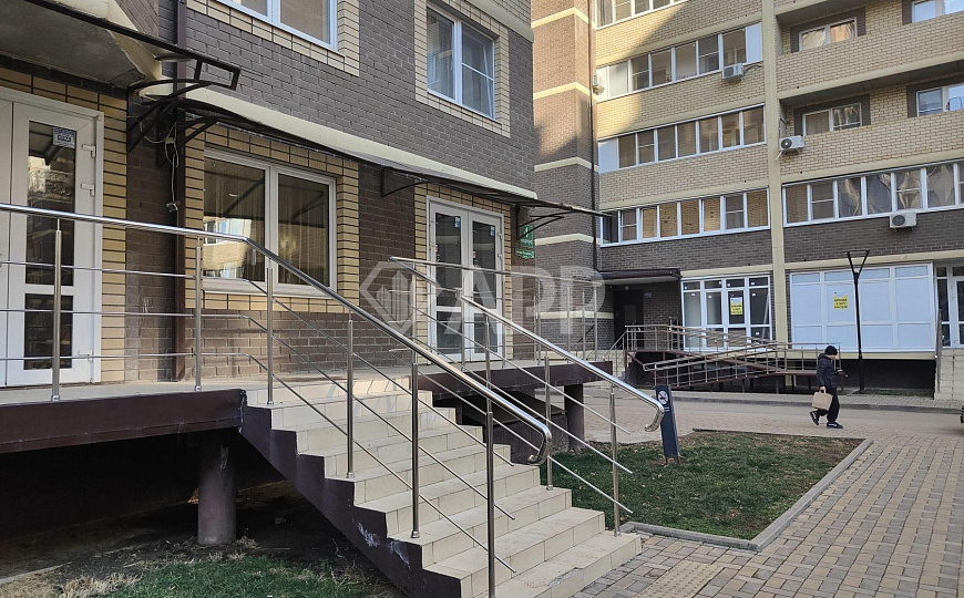 Сдаю 1 этаж с ремонтом, 93 м² фото