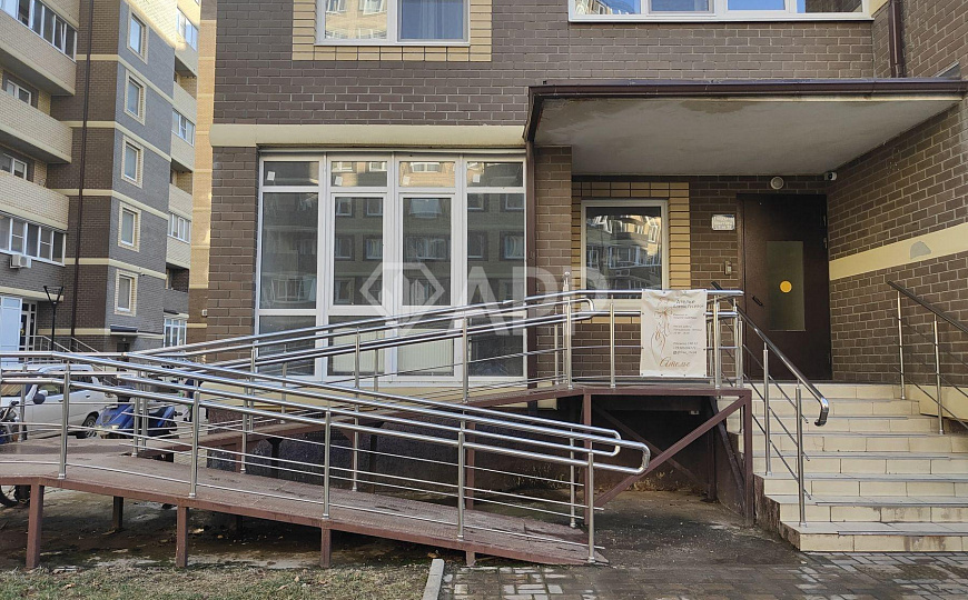 Сдаю 1 этаж с ремонтом, 93 м² фото