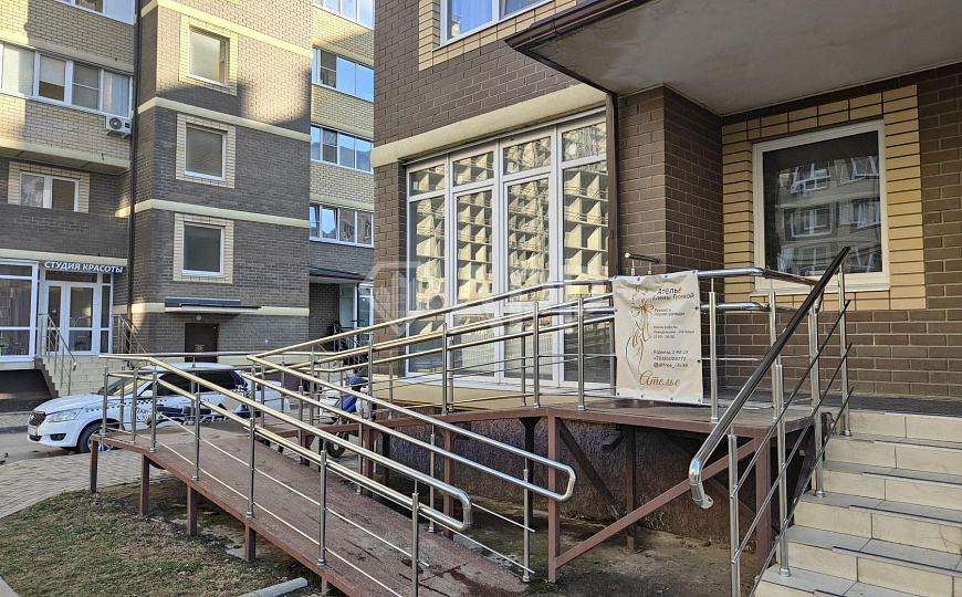 Сдаю 1 этаж с ремонтом, 93 м² фото