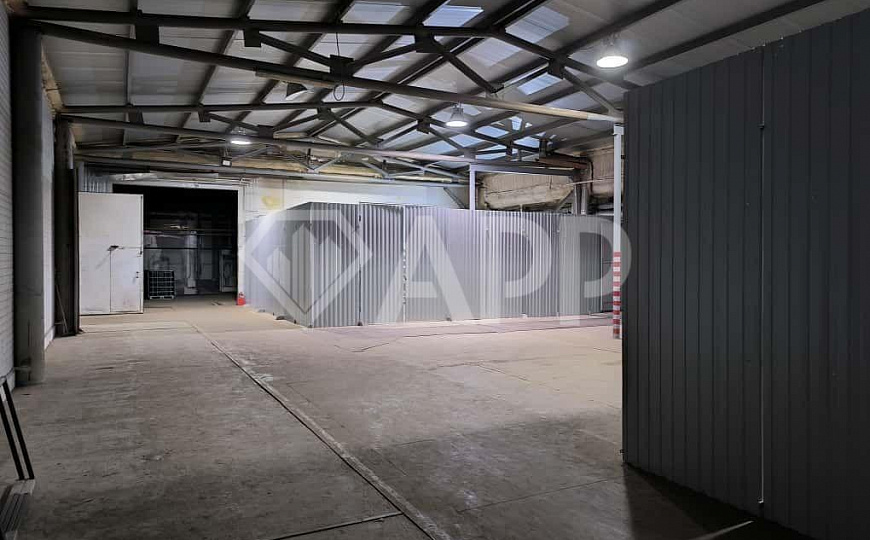 Теплое Производственно-складское помещение. фото