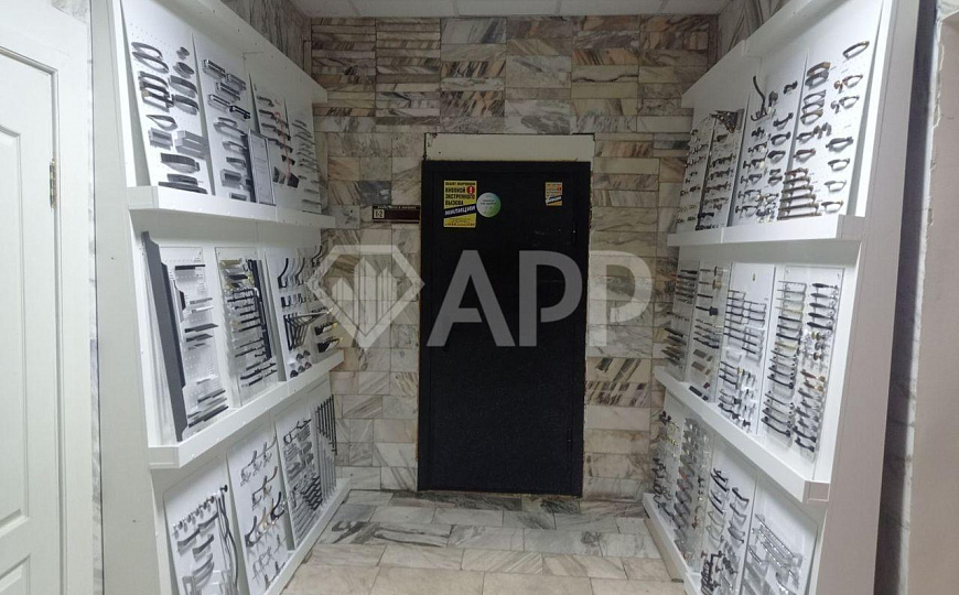 Продам здание с арендаторами фото