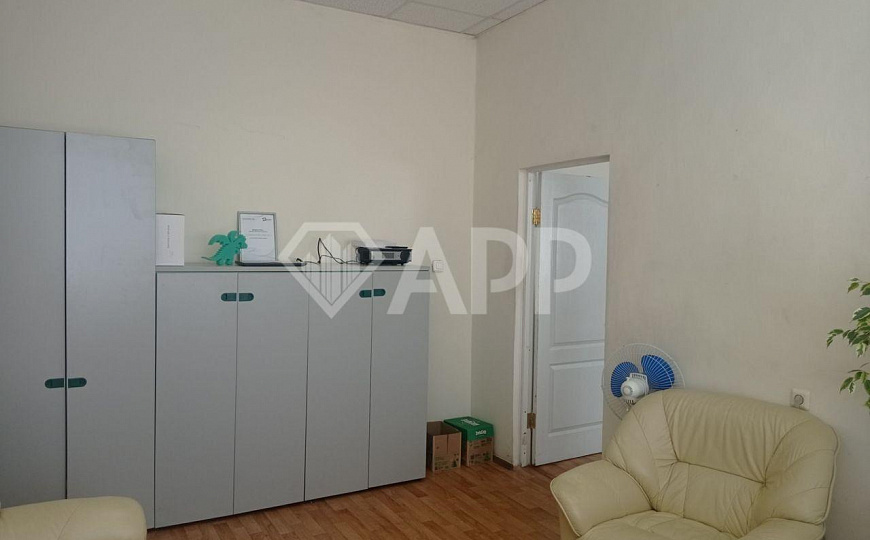 Продам здание с арендаторами фото