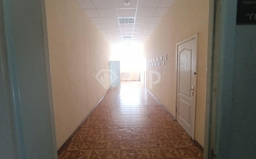 Продам здание с арендаторами фото