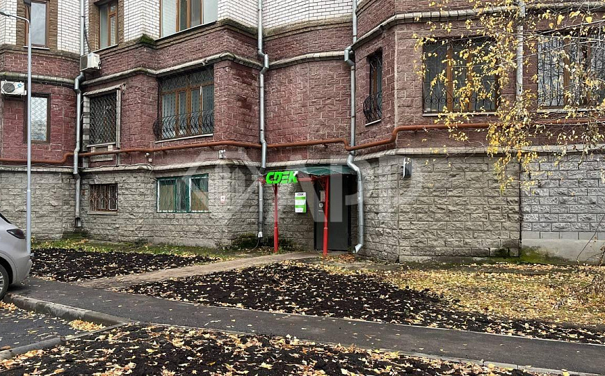 Помещение с отдельным входом в деловом районе фото