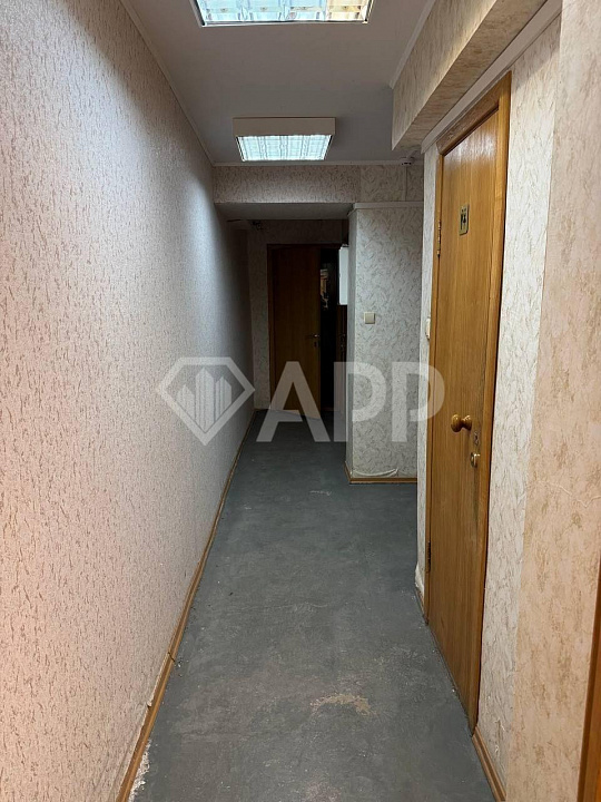 Помещение с отдельным входом в деловом районе фото