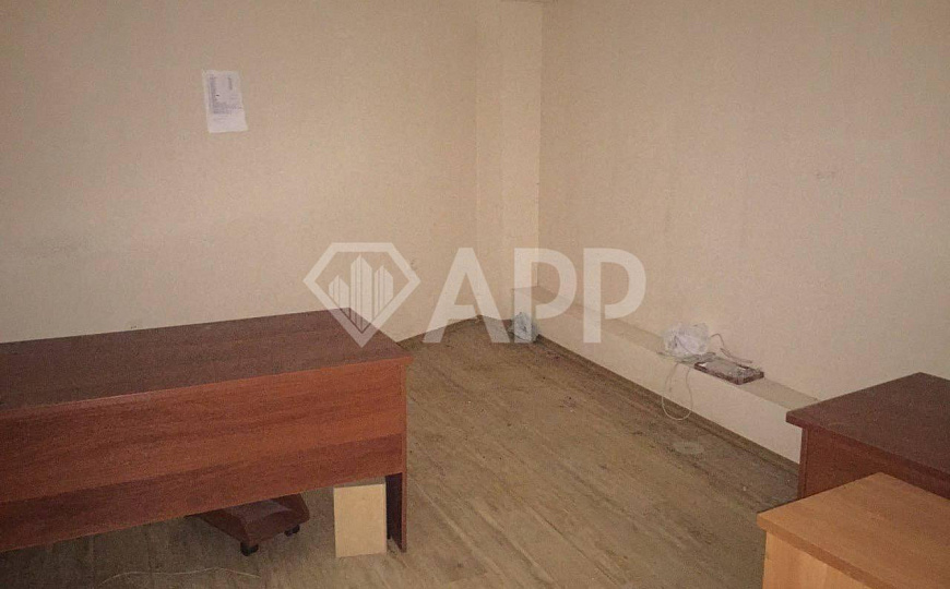 Помещение с отдельным входом в деловом районе фото