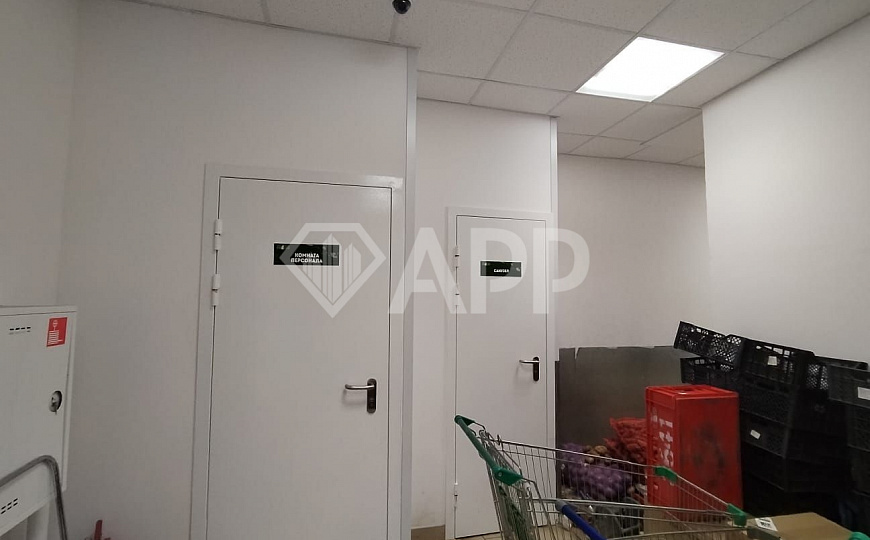 Продаю коммерческое помещение с арендатором, 317,5 м² фото