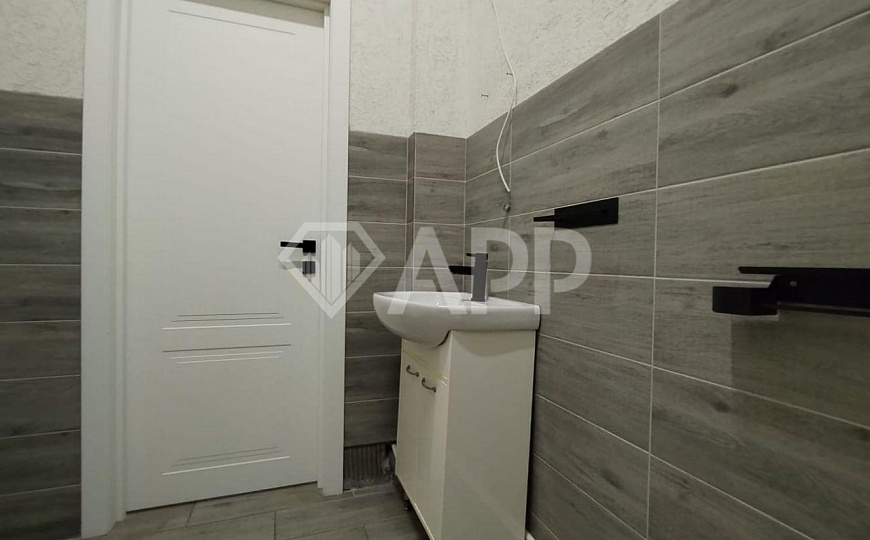 Продаю помещение с арендатором, в новом ЖК, 30,8 м2 фото