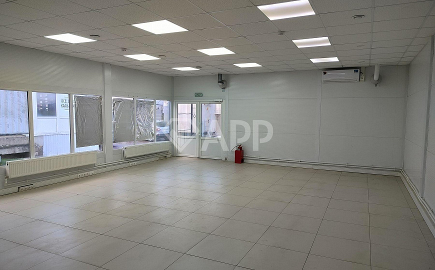 Сдам торговое помещение, 74,5 м² фото