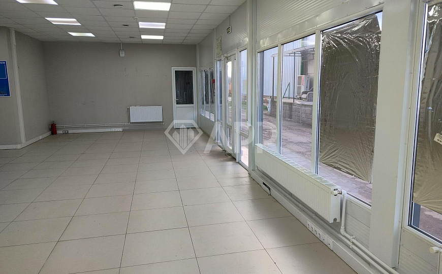 Сдам торговое помещение, 74,5 м² фото