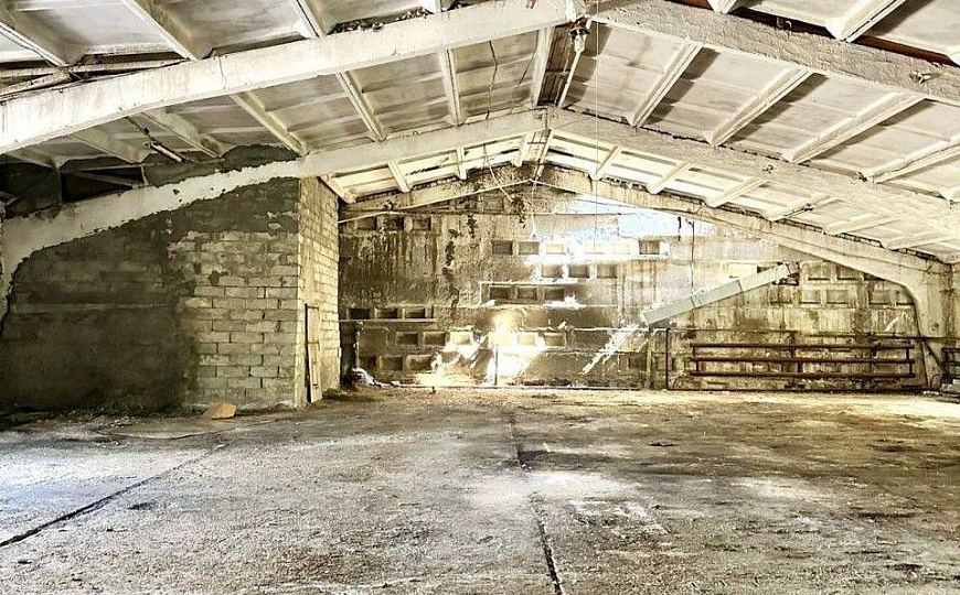 База 1467 м² с земельным участком фото